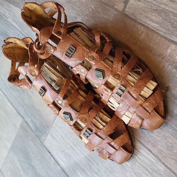 Gianni Brown Studded Genuine Leather Gladiator Sandals, Size 7 - Picture 1 of 13